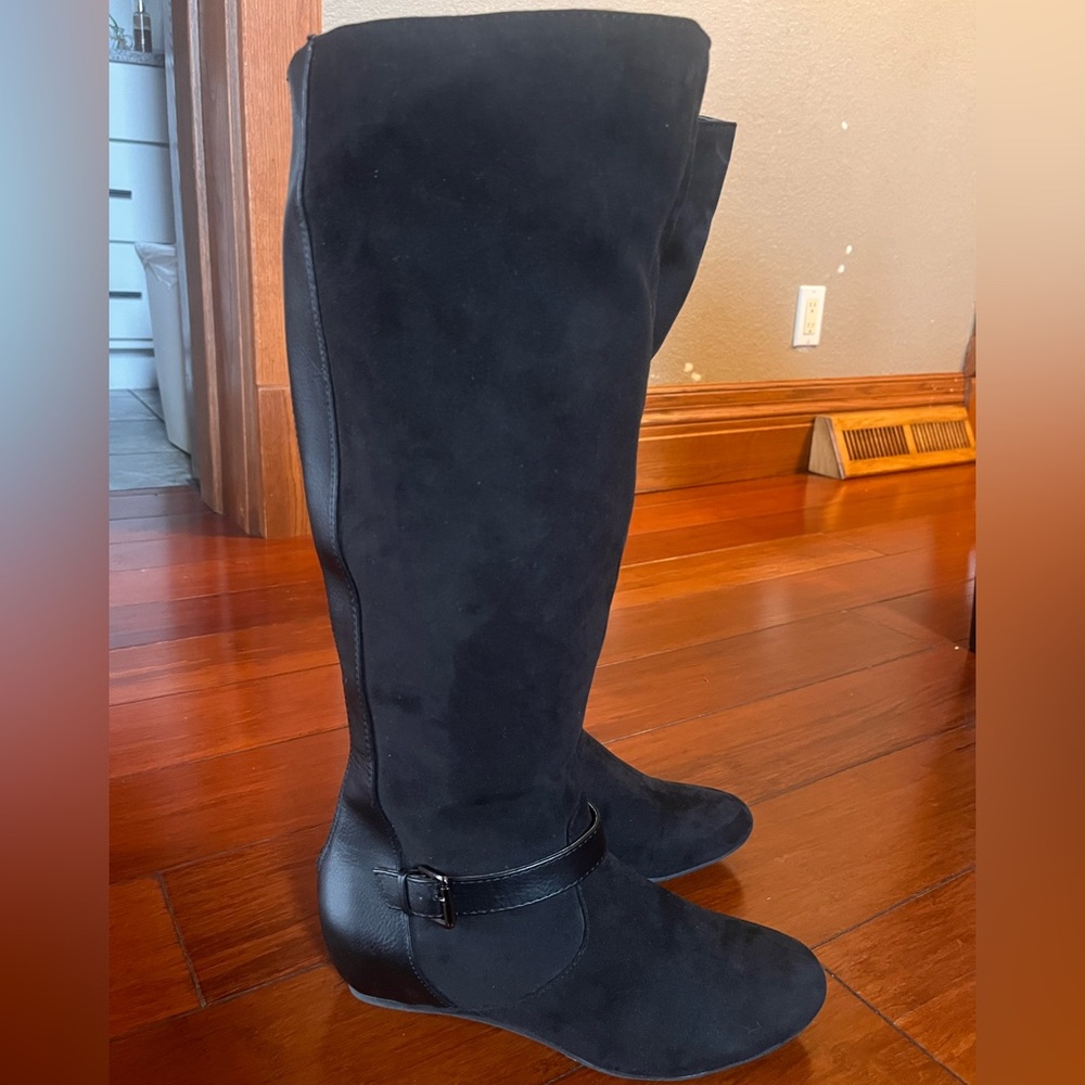 Size 9 Women’s Express Knee High Boots in Black NWT